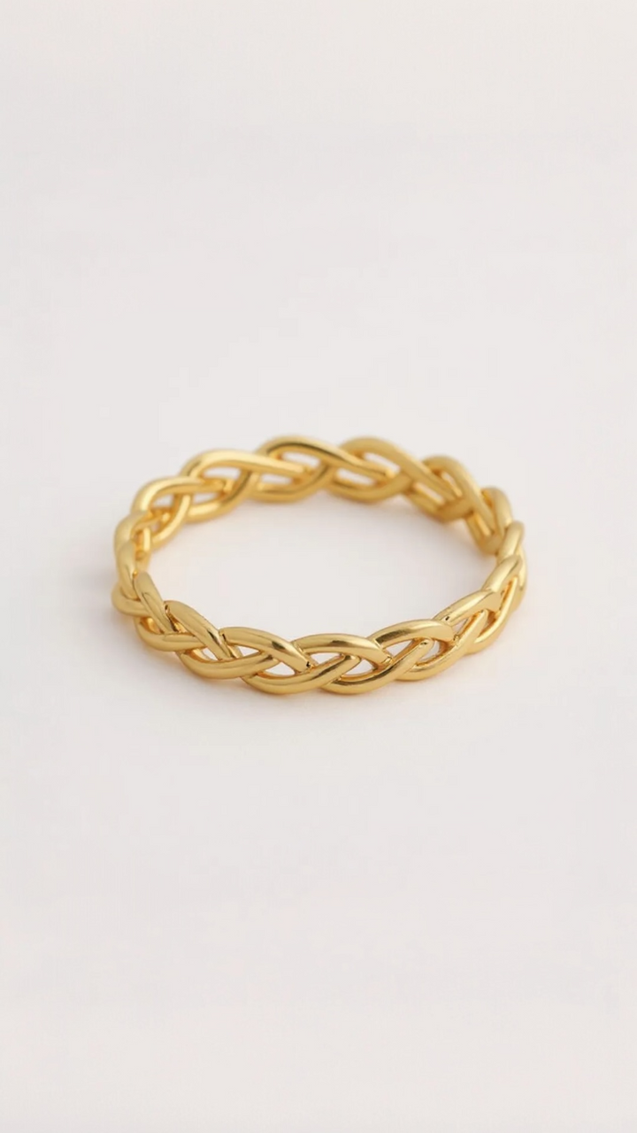 Anillo clásico de eslabones de cadena dorada