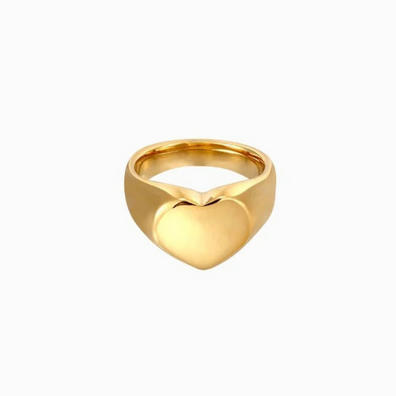 Anillo minimalista de corazón dorado