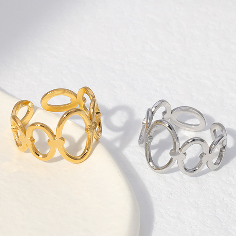 Interlocking Circles Gold Ring