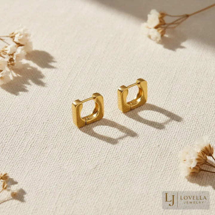 Aretes Huggie Cuadrados | Oro (14 mm)