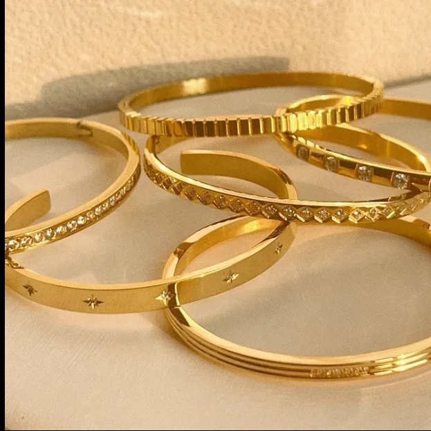 18K Gold Bangle Bracelet Collection – Elegant Stainless Steel Designs