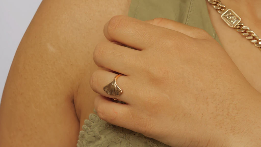 Open Leaf Ring – Gold