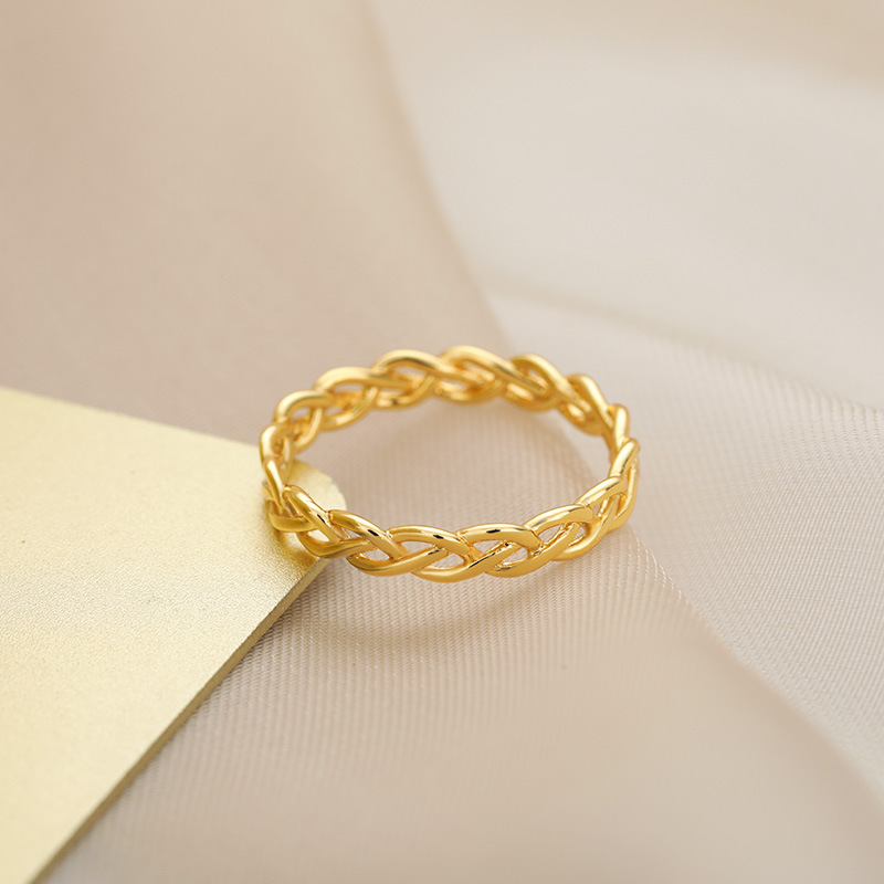 Classic Golden Chain Link Ring