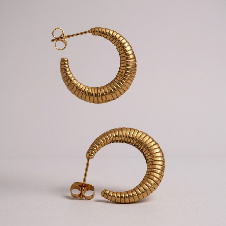 Pendientes de aro en espiral dorados