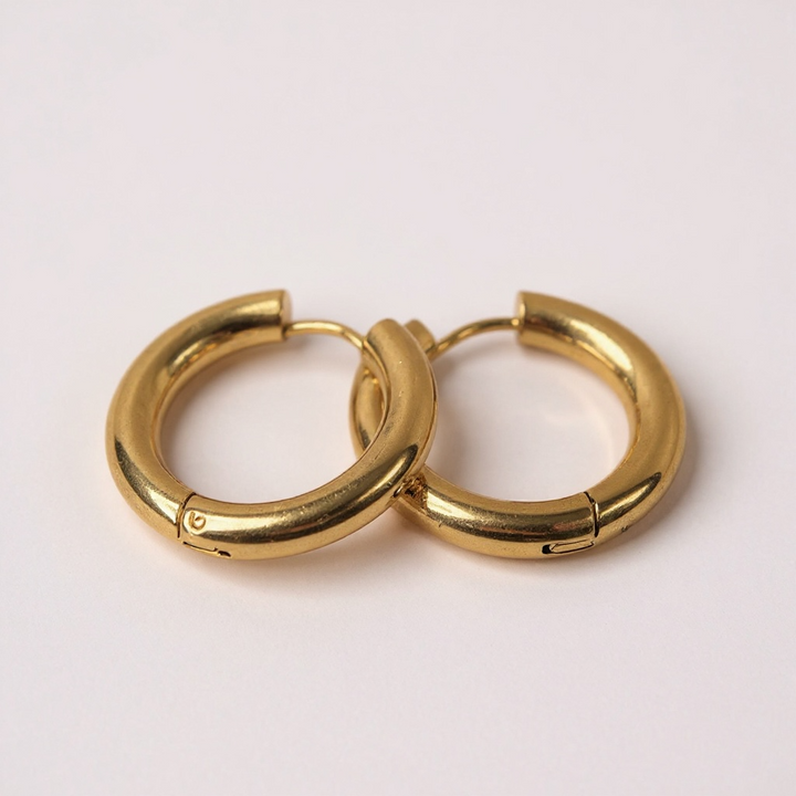 Pendientes de aro dorados elegantes