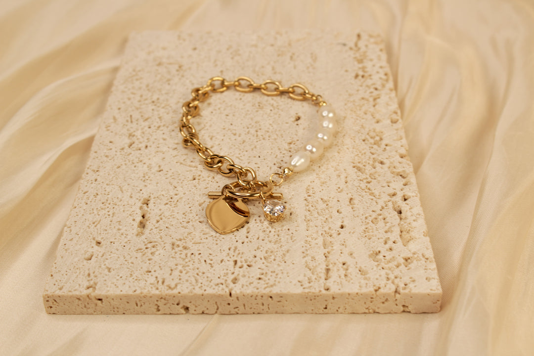 Elegant Gold and Pearl Heart Charm Bracelet