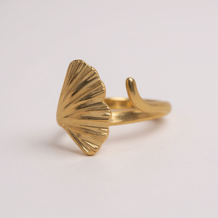Open Leaf Ring – Gold