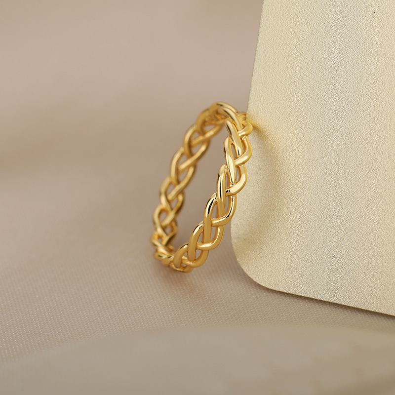 Classic Golden Chain Link Ring