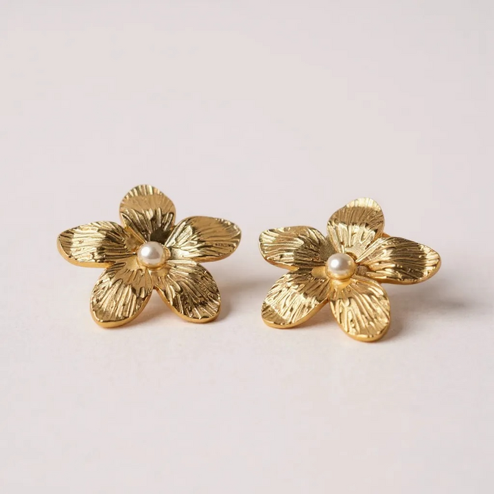 Pendientes de flor dorada con perla – Acero inoxidable
