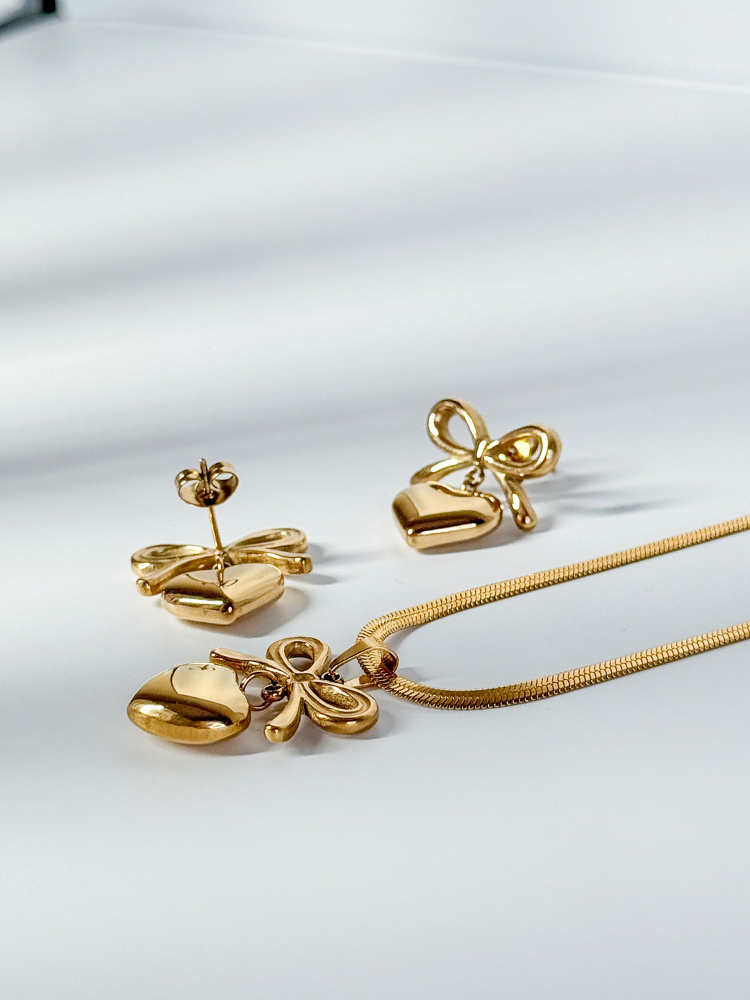 Golden Bow Heart Set – Necklace & Earrings