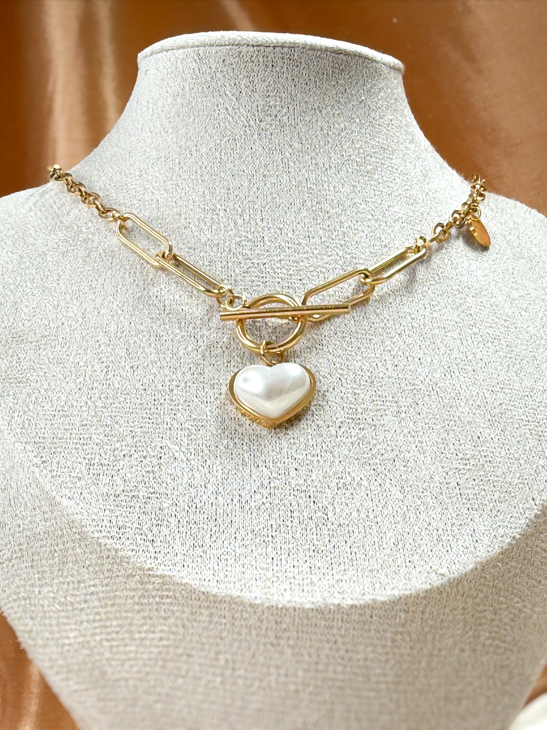 Gold Chain Necklace with Pearl Heart Pendant – Modern Toggle Design