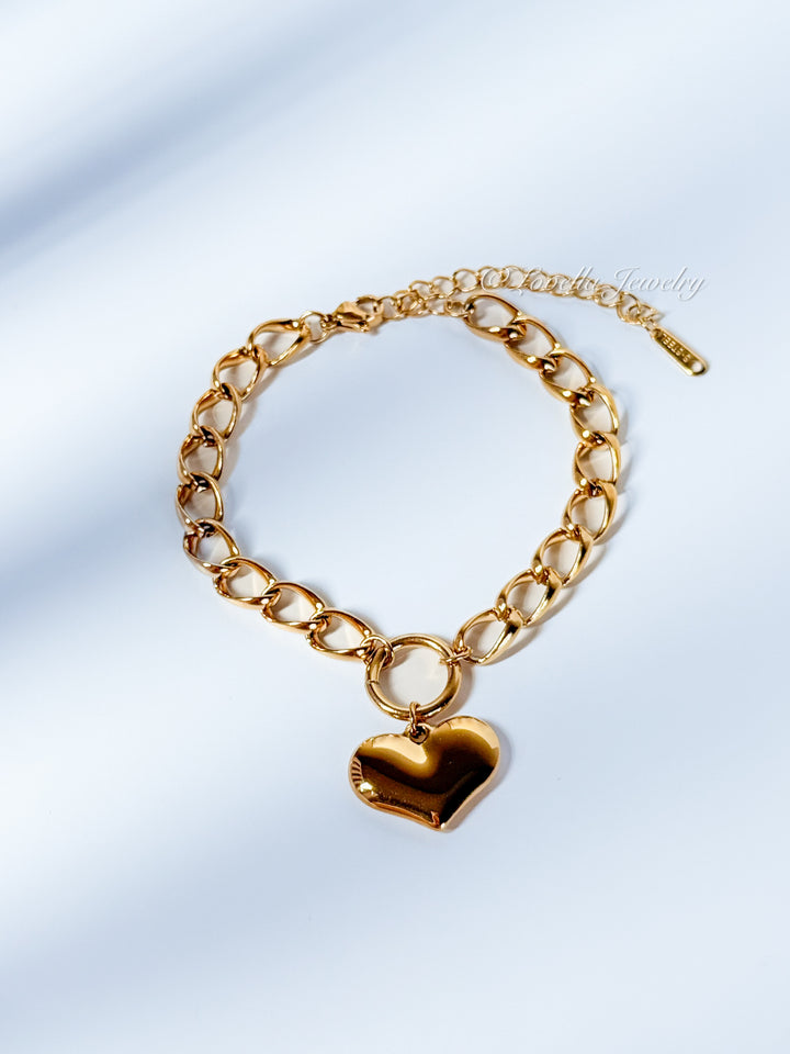 Gold Heart Charm Link Bracelet