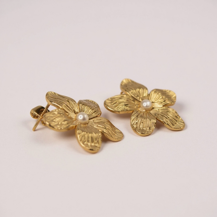 Pendientes de flor dorada con perla – Acero inoxidable