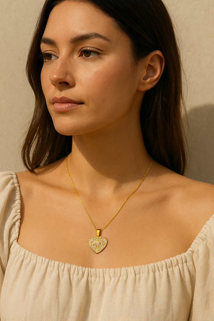 Collar con colgante de corazón brillante: joyería romántica de acero inoxidable