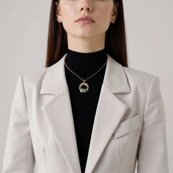 Collar con colgante de delfín cósmico: elegancia en acero inoxidable