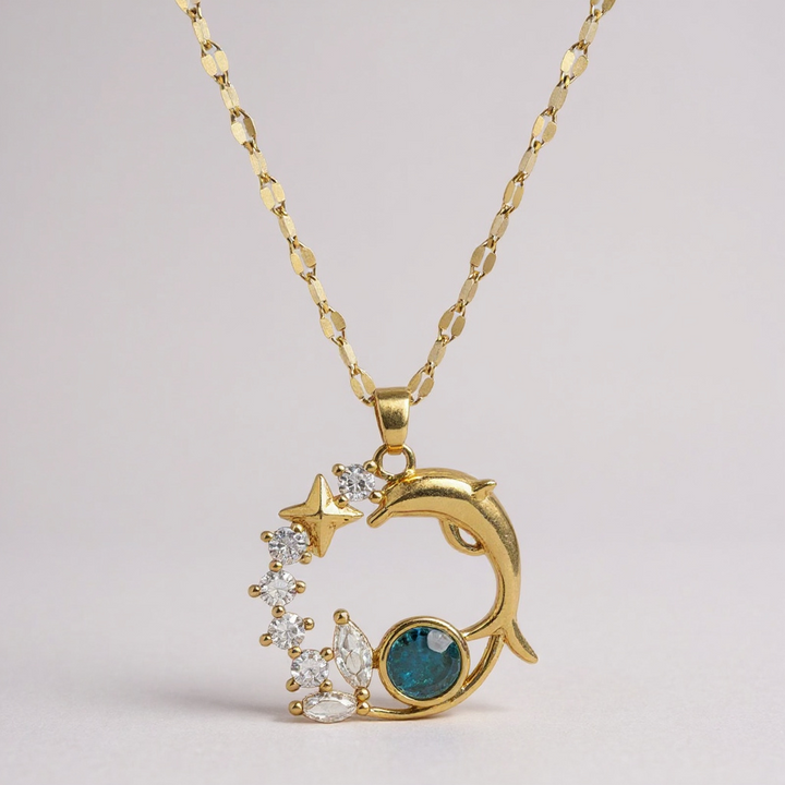 Collar con colgante de delfín cósmico: elegancia en acero inoxidable