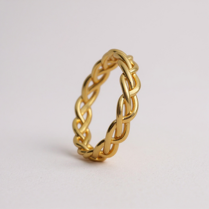 Anillo clásico de eslabones de cadena dorada