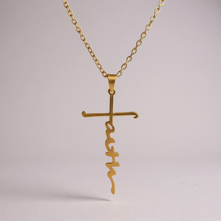 Collar con colgante de cruz dorada 'Fe'