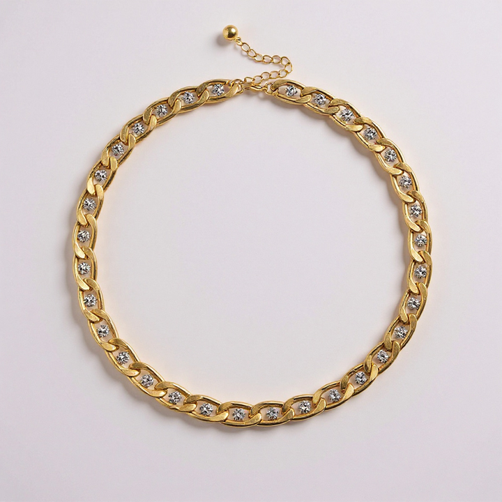 Collar de eslabones dorados con adornos de cristal
