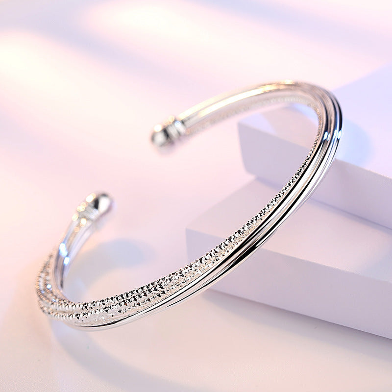 Pulsera de plata de ley para mujer.