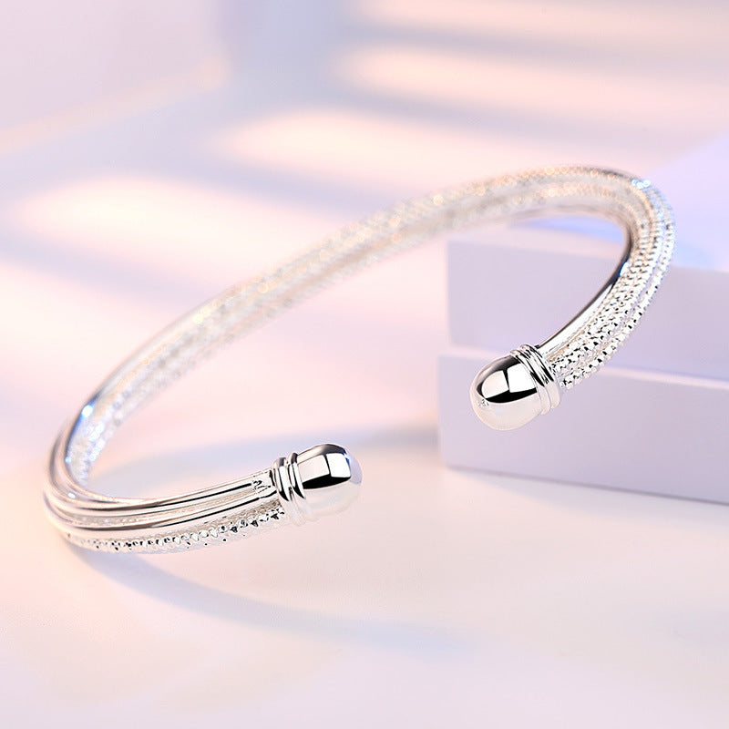 Pulsera de plata de ley para mujer.